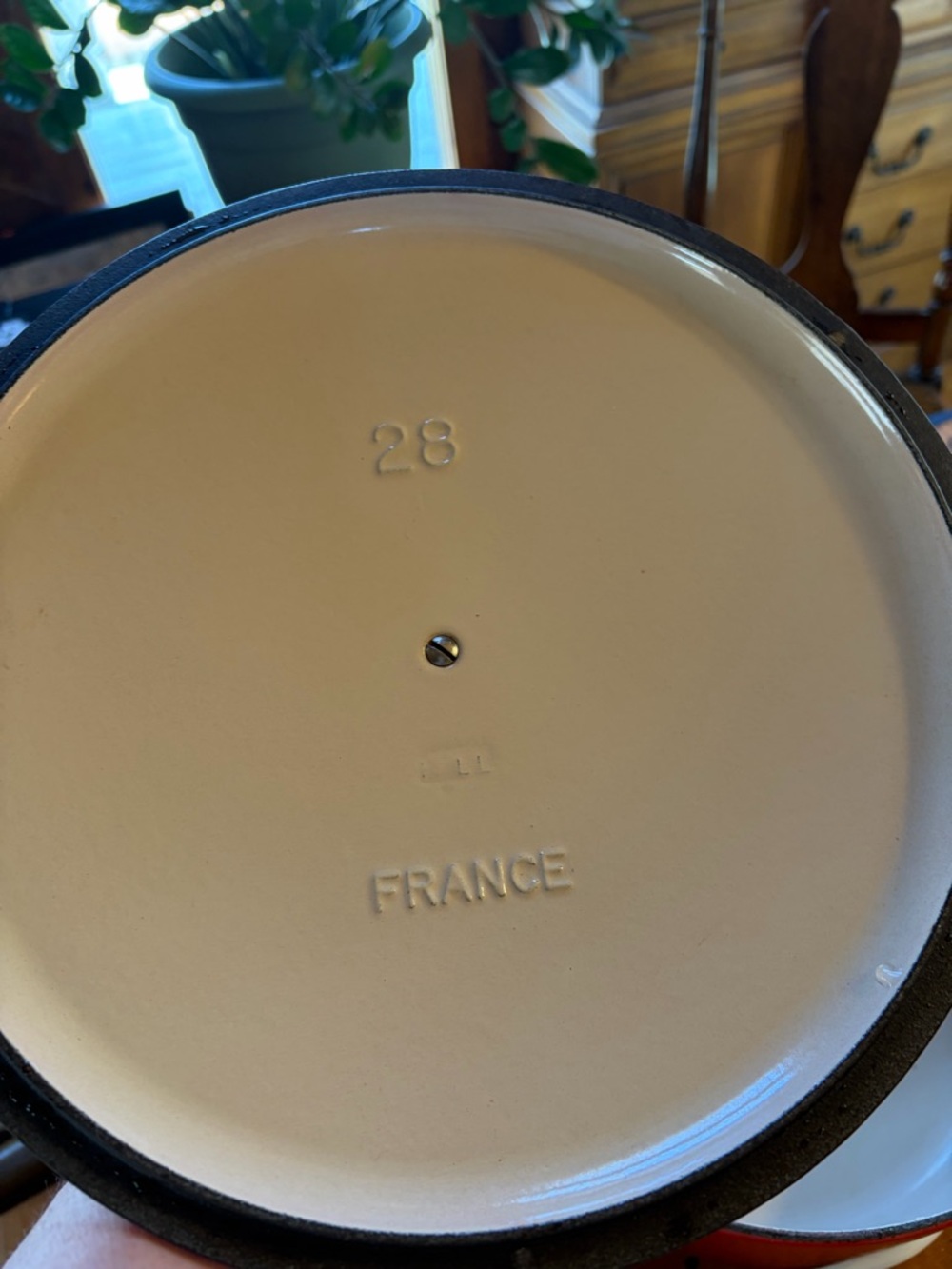 Le Creuset Signature Round Dutch Oven in Cerise 28 cm 7.25 quarts - Picture 3 of 5